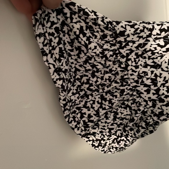 Michael Kors black and white top. Size L - Picture 6 of 8